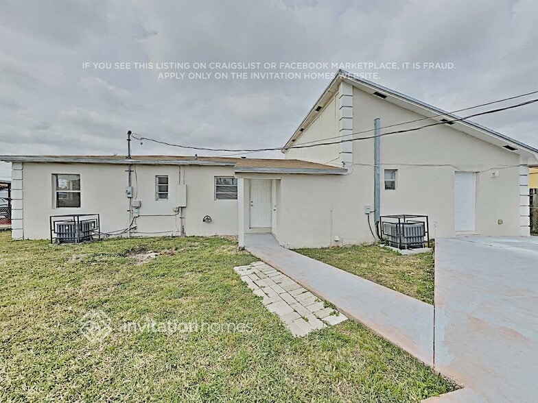 Building Photo - 13933 Madison St