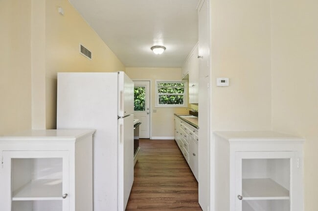 Building Photo - $500.00 off 2nd Months Rent!