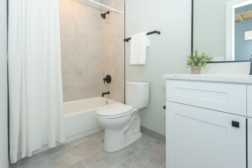 Building Photo - 4410 N Seeley Ave