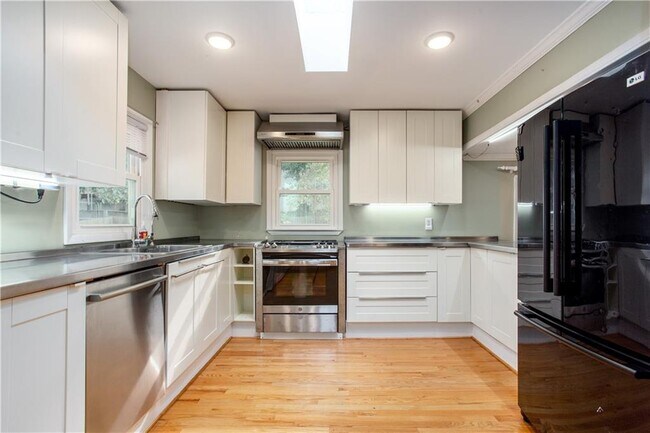 Building Photo - 4089 Longview Dr
