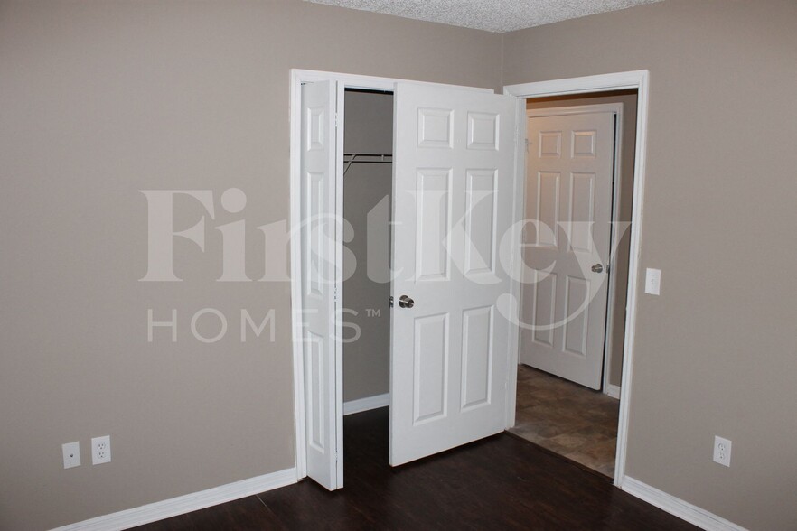 Building Photo - 14936 SE 25 Pl