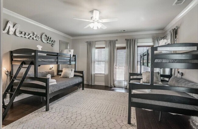 Building Photo - Belmont / Vanderbilt University Condo!!