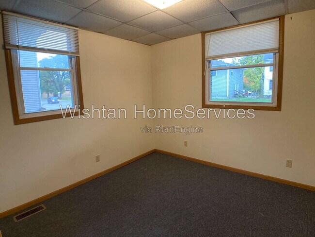 Building Photo - 308 W Adams Rd