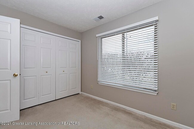 Building Photo - 322 Pere Marquette Dr