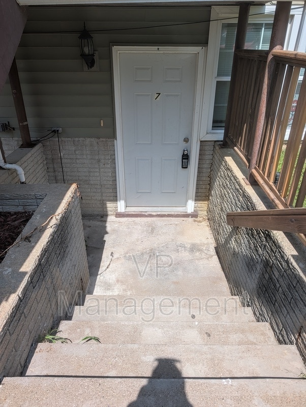 Building Photo - 2218 Emerald Dr