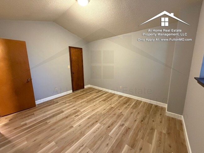 Building Photo - 2711 Mayflower Dr
