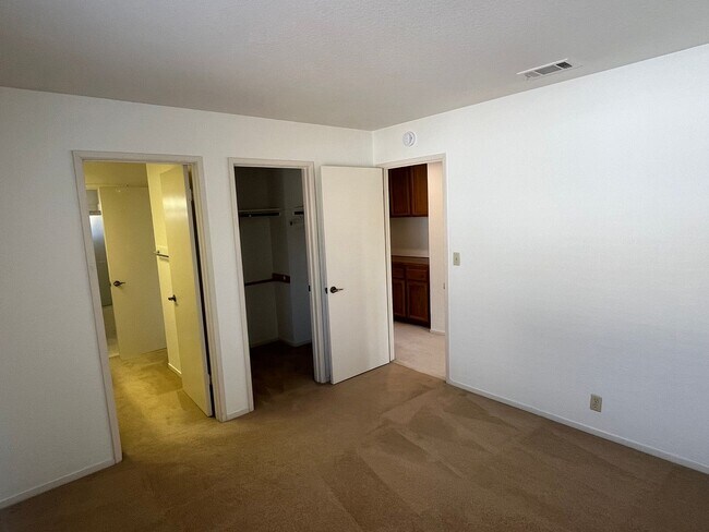 Building Photo - 4 Bedroom Home with 3- Car Garage in Hercules