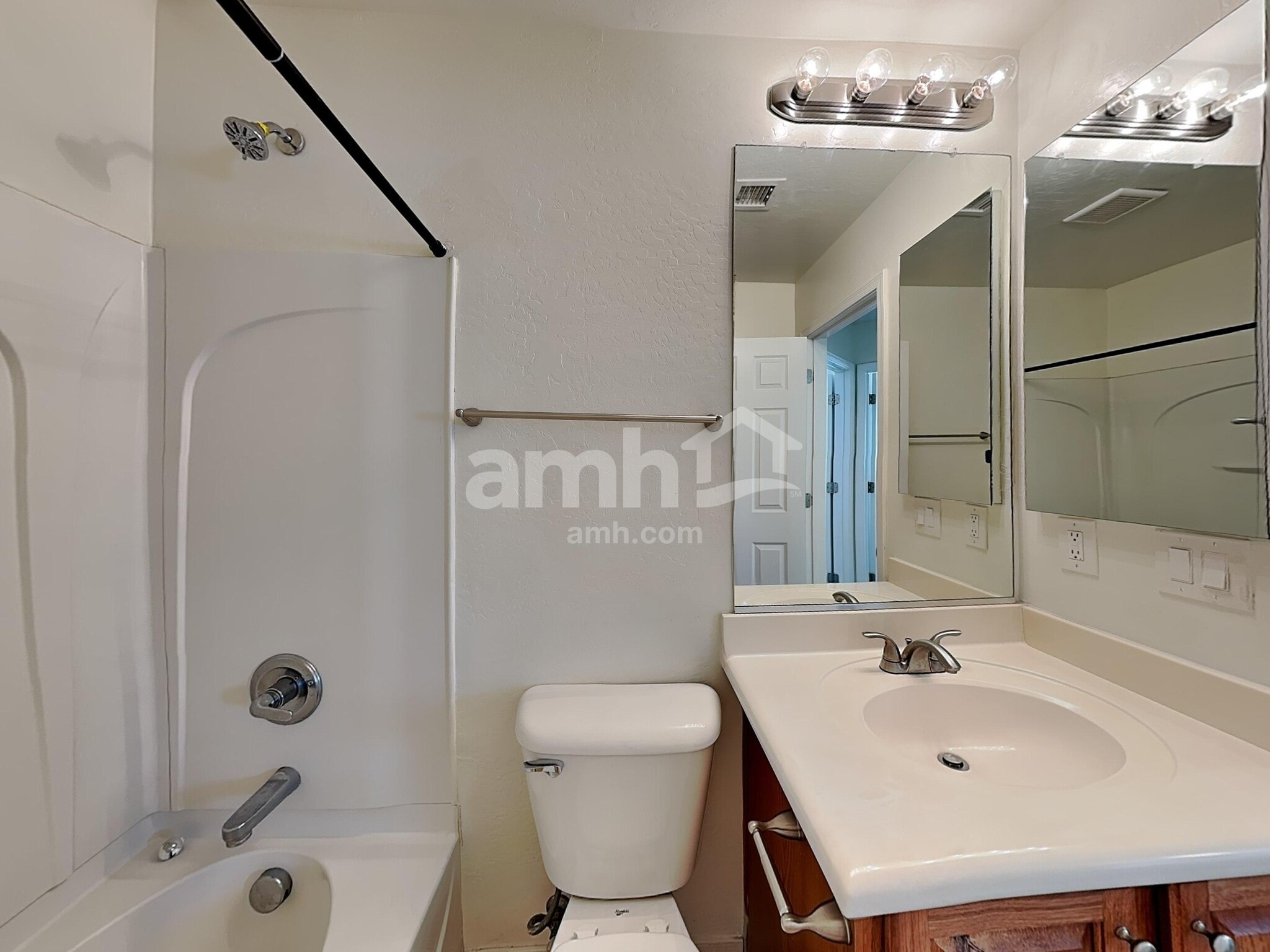 Building Photo - 4647 E Laurel Ave