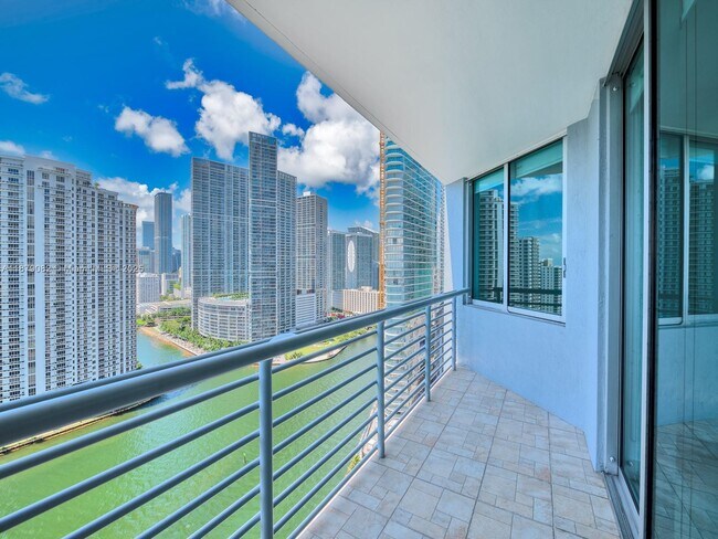 Building Photo - 325 S Biscayne Blvd