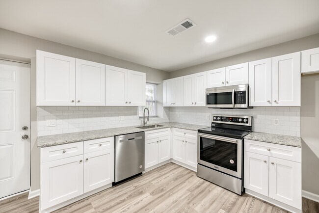 Building Photo - 5494 Saddle Club Rd