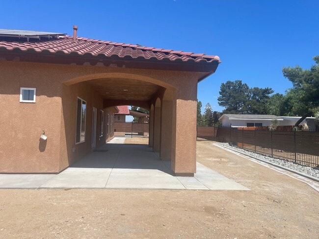 Building Photo - 17515 Live Oak St