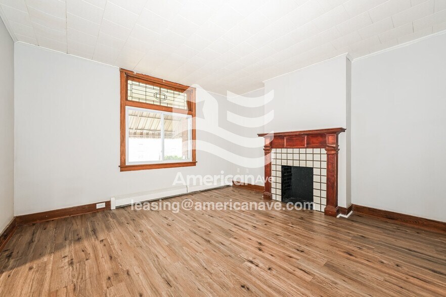 Building Photo - 3013 Pyramid Ave