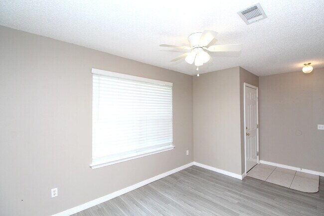 Building Photo - Beautiful Milton Home Near Whiting Field –...