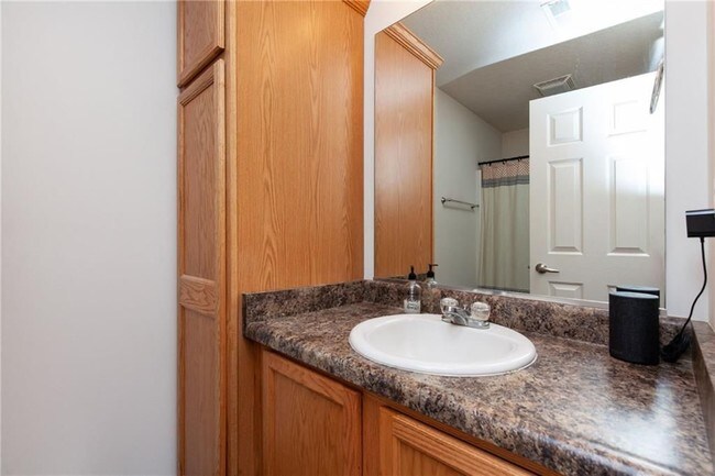 Building Photo - 946 Red Hawk Way SE