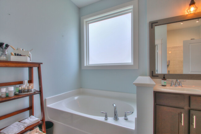Building Photo - 1113 Camden Cir