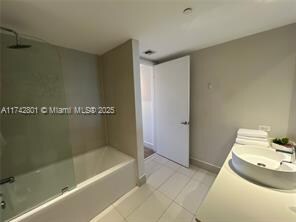 Building Photo - 2602 E Hallandale Beach Blvd