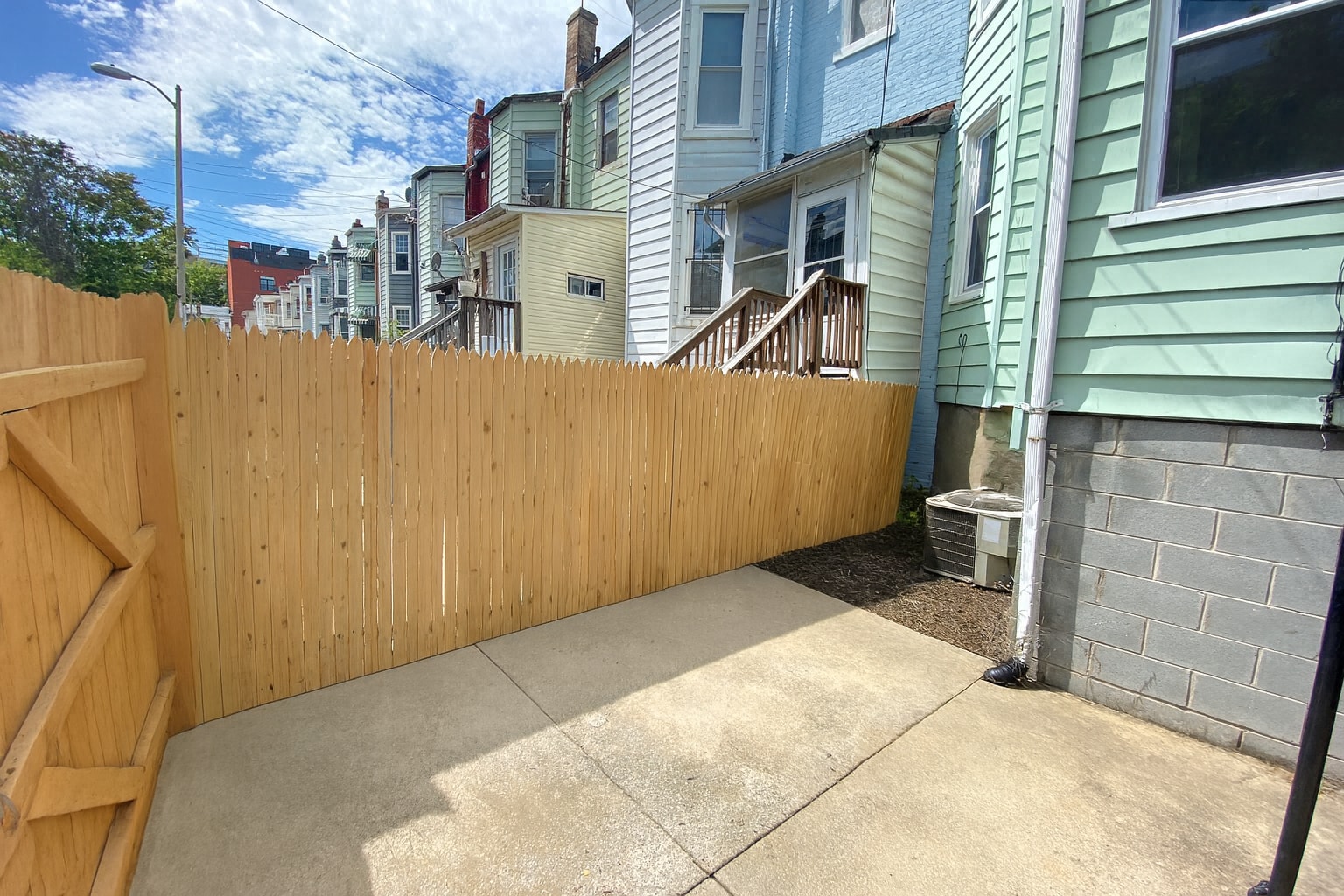 Yard / Parking - 616 Lamont St NW