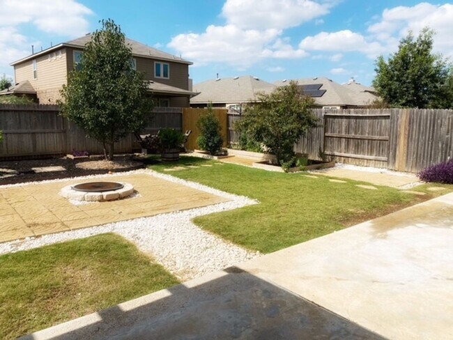 Building Photo - Wortham Oaks Beauty