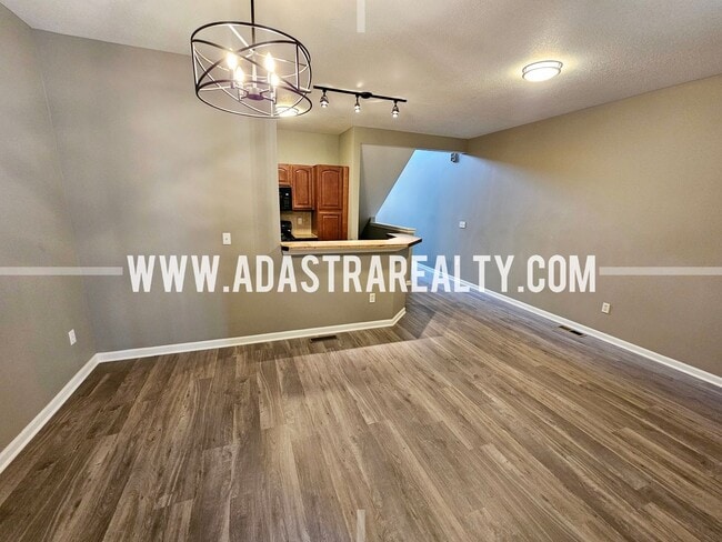 Building Photo - Very Spacious Townhome in West Olathe-Available in APRIL!!