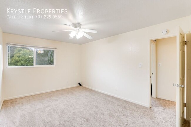 Building Photo - NOW Available In Benicia! 2 BD, 1 BA Condo...