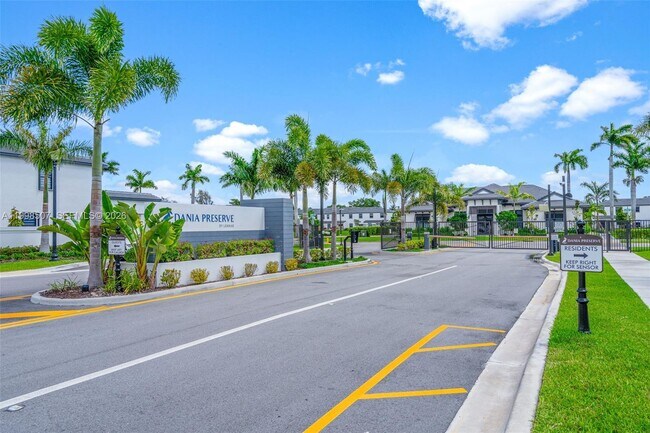 Building Photo - 4917 Oakmont Dr