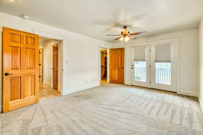 Building Photo - Luxury 5 Bed, 5 Bath Home with Modern Finishes & 2-Car Garage! - Available NOW!