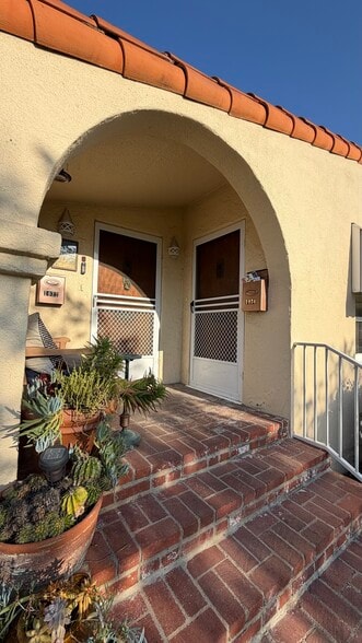 Building Photo - 1034 S 4th St