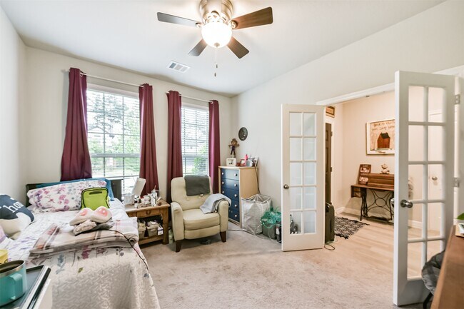 Building Photo - 123 Buttonwood Ct