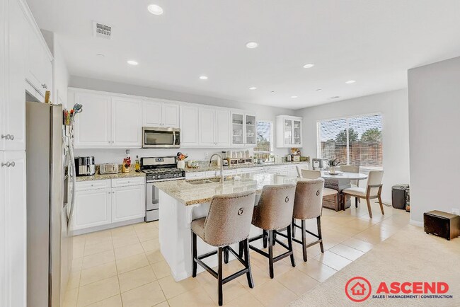 Building Photo - Gorgeous 3-bedroom home in Southwest Bakersfield