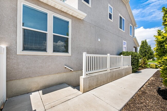 Building Photo - 1203 W Appaloosa Ln