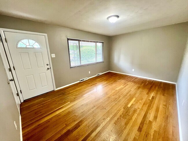 Building Photo - Charming 3 Bedroom Home in Florissant – Pr...