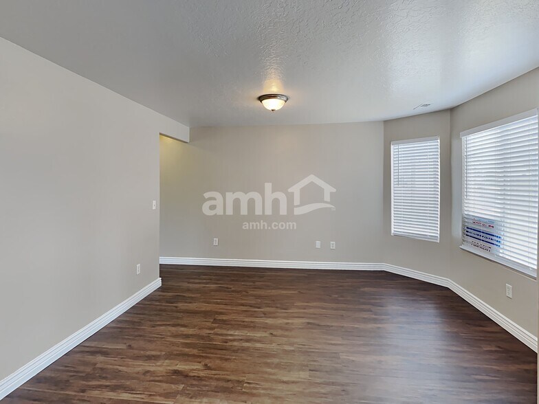 Building Photo - 1460 Heather Ln