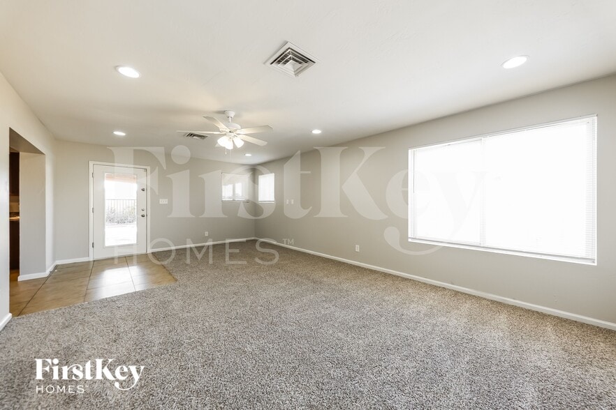 Building Photo - 3526 W Sierra St