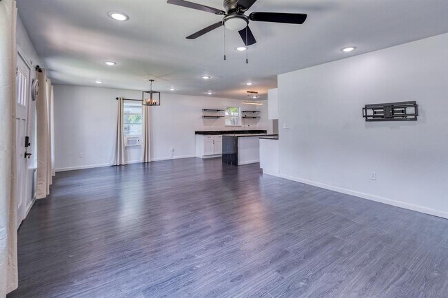 Building Photo - 6202 Carnation Terrace