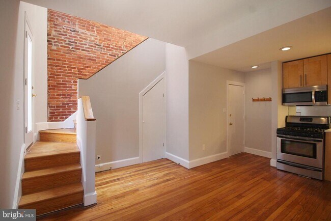 Building Photo - 1809 Riggs Pl NW