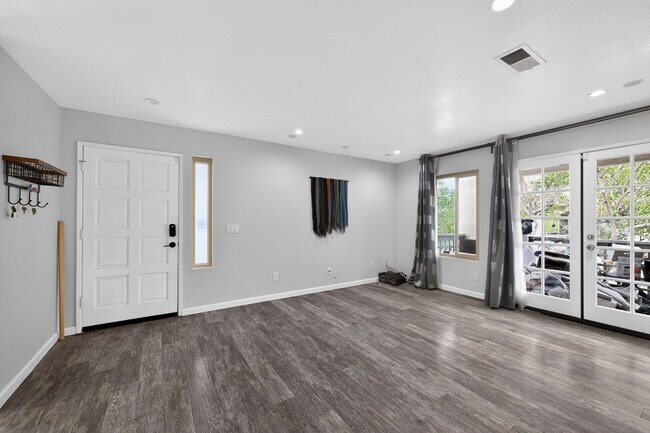 Building Photo - Santee 2 Bedroom 2 Bath Condo with Garage