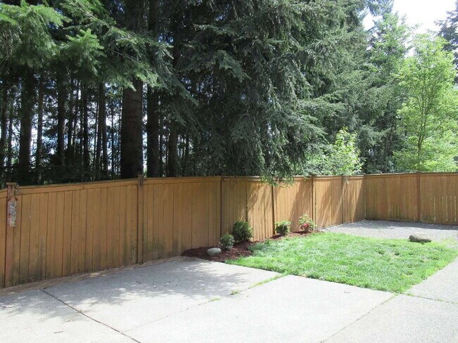 Building Photo - Welcome home to this open concept 5 bedroom home in Tehaleh.