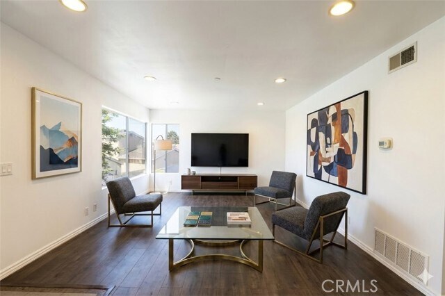Building Photo - 160 Echo