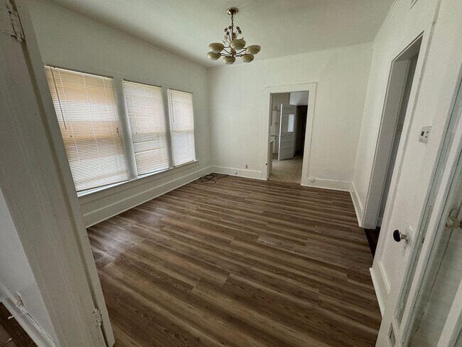 Building Photo - 2 Bedroom Rental with garage in NW Ardmore