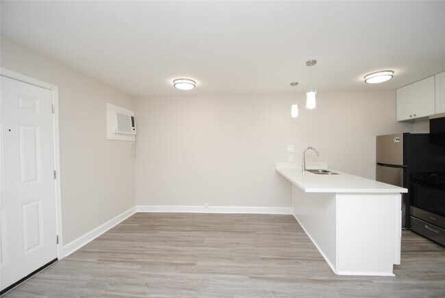 Building Photo - 2515 Yoakum Blvd