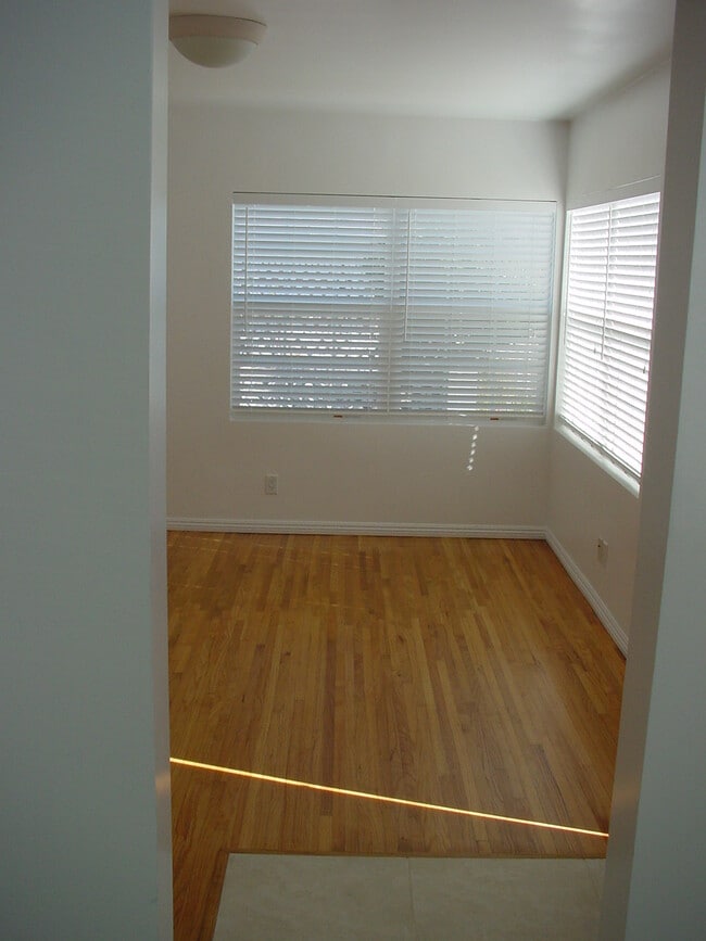 Building Photo - 1547 Del Amo Blvd
