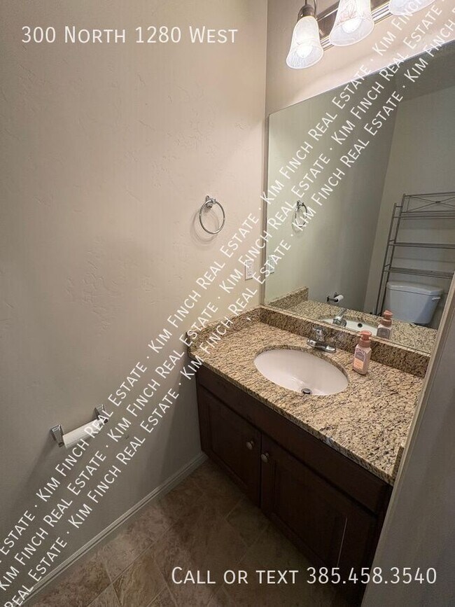 Building Photo - 300 1280 W