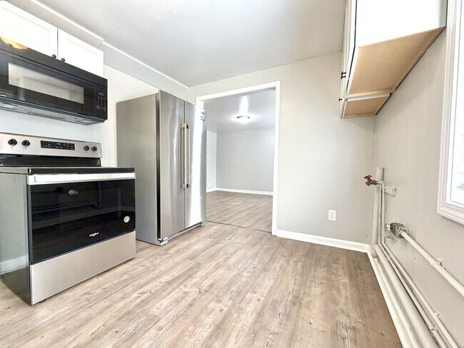 Building Photo - Hickory Hill Dr