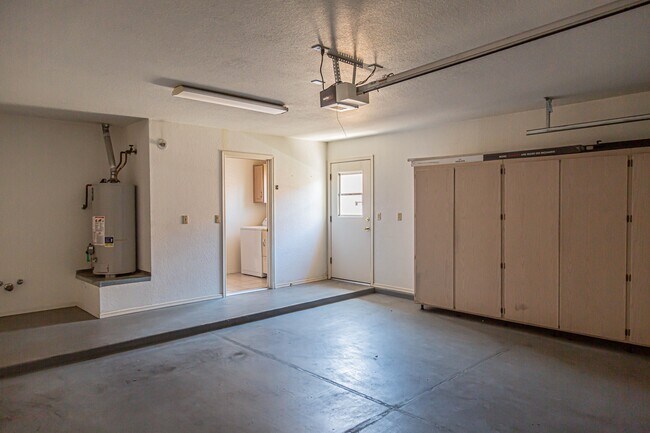 Building Photo - 11146 N Desert Flower Dr