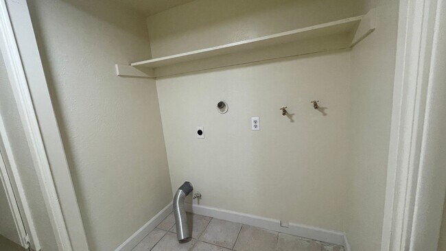 Building Photo - 3 BDRM, 2BA+ Attached Garage in San Marcos...