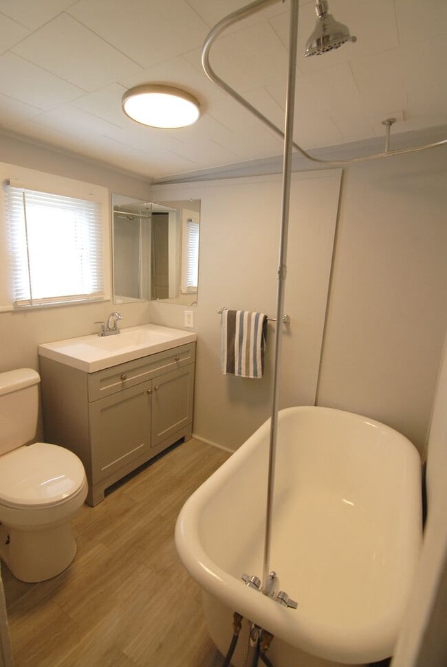 Building Photo - Charming blue renovated mill house 2 bedro...