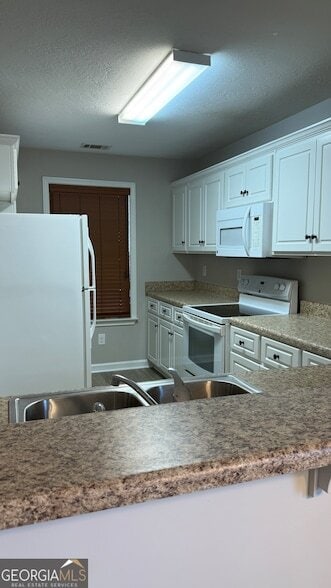 Building Photo - 233 Sunview Dr