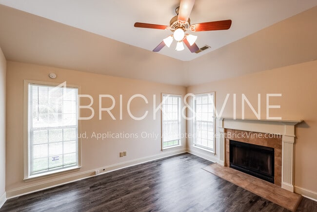 Building Photo - 5460 Virginia Way