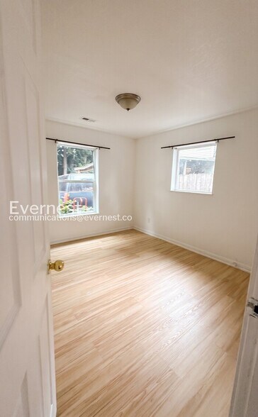 Building Photo - 2534 SE 92nd Ave