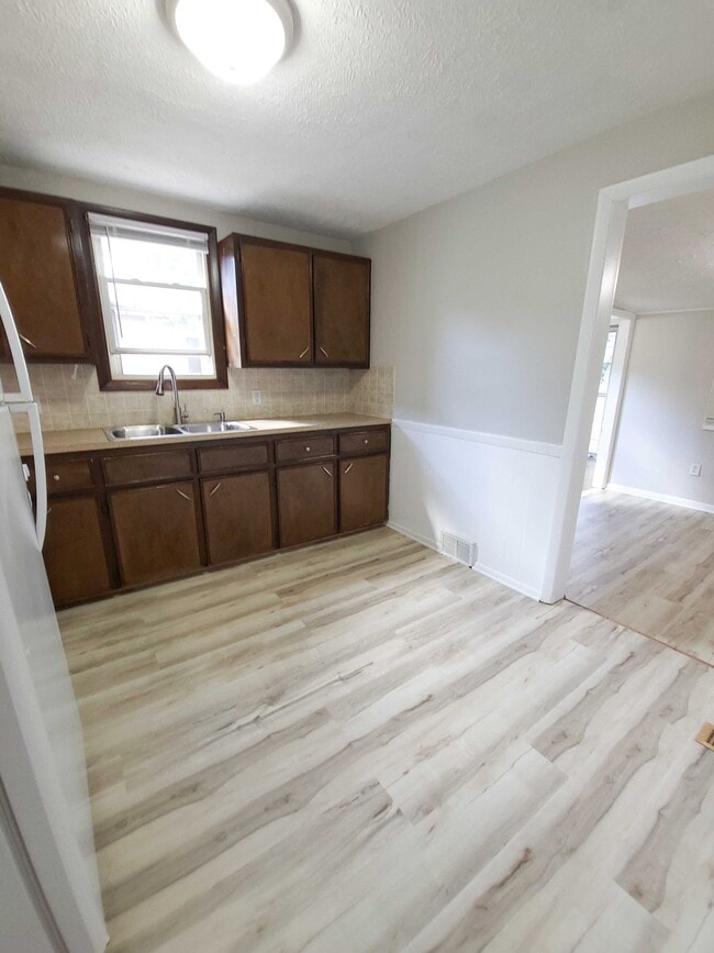 Building Photo - 1027 35th St SW